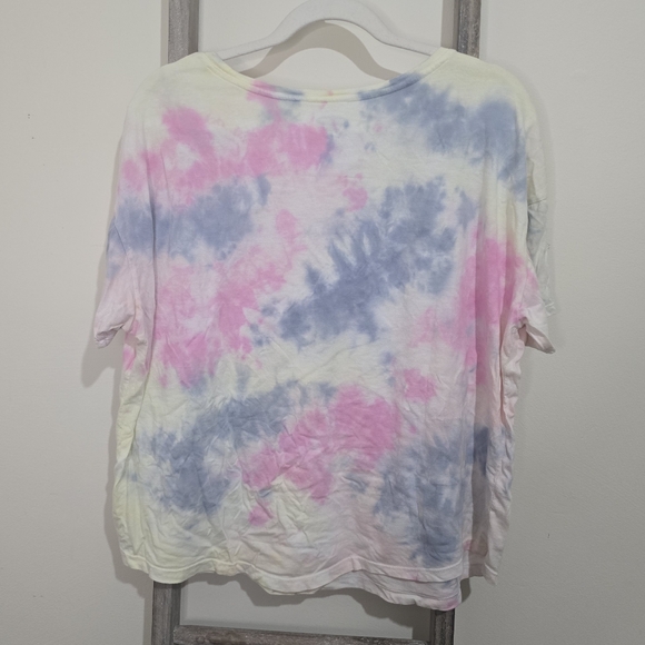 ⭐️40% Off⭐️ Old Navy The Easy Tee Tie Dye T-shirt with Dream Land Graphic - Picture 6 of 10
